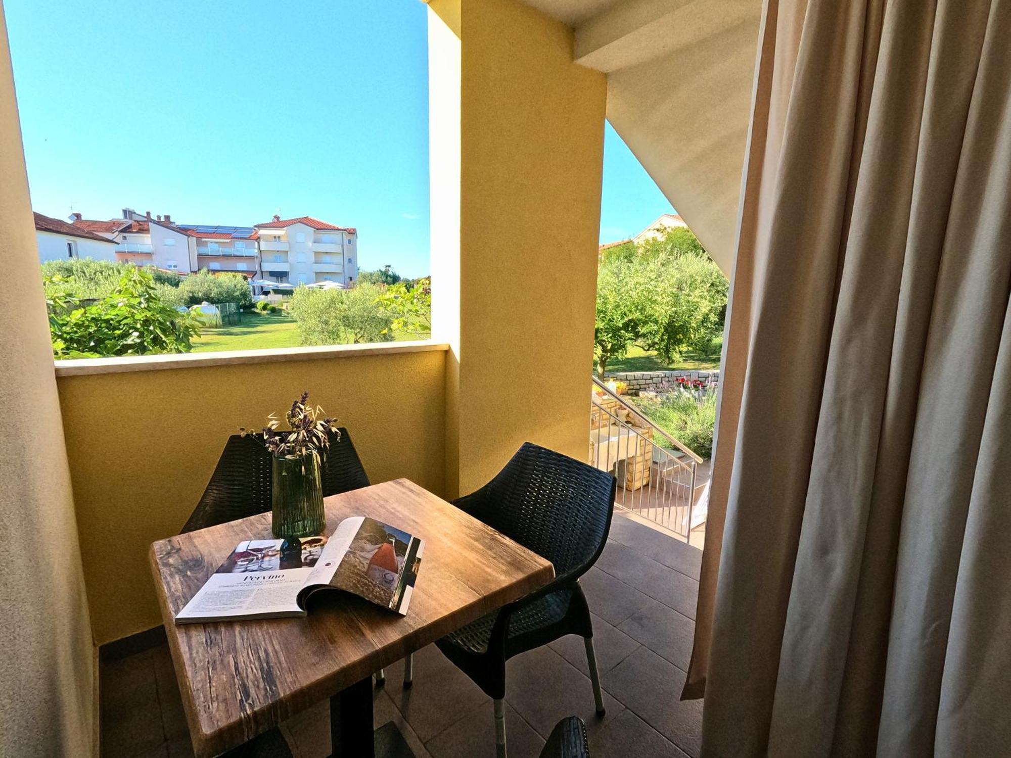 Apartments Goltes Lovrečica Екстериор снимка
