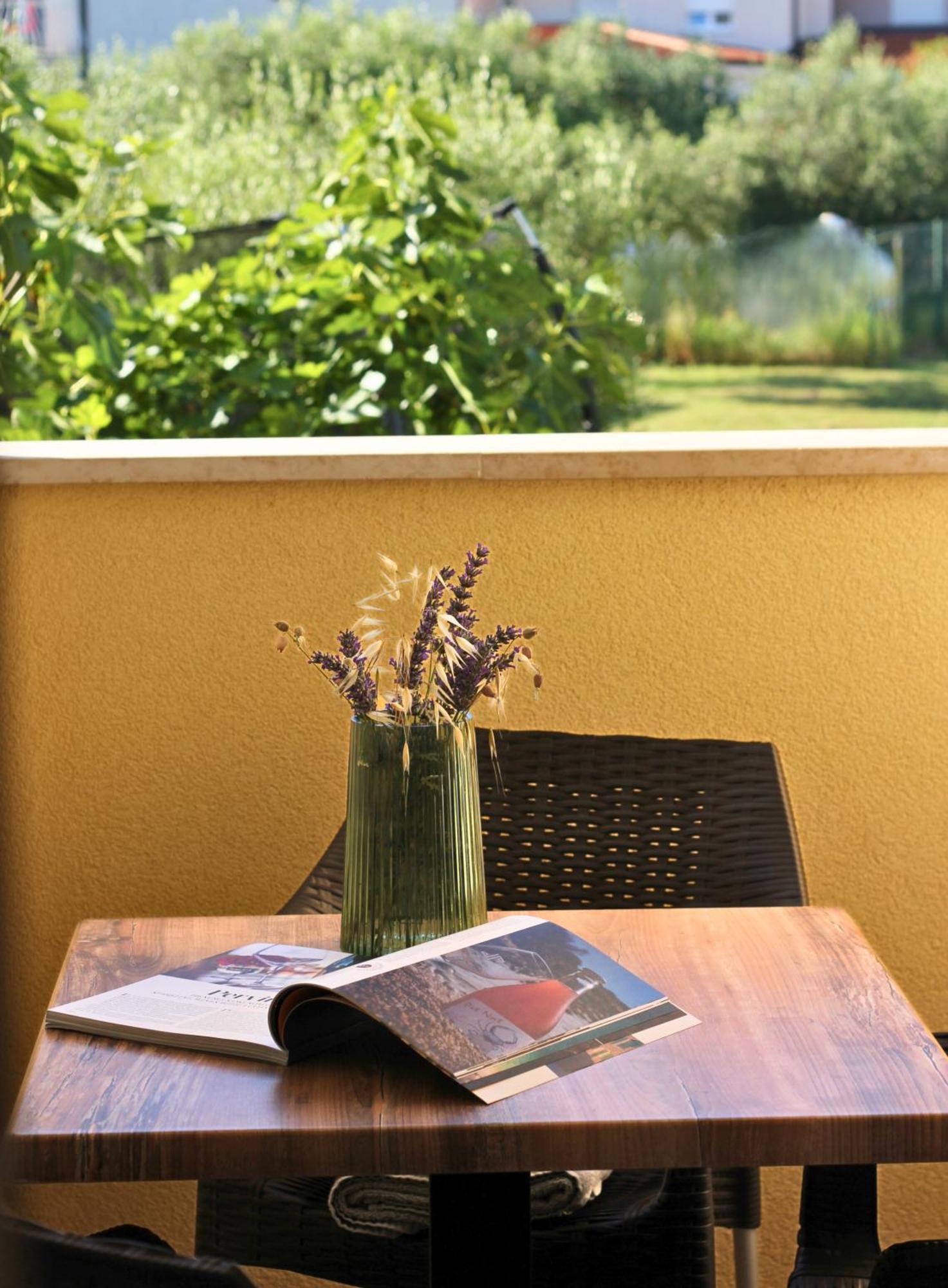Apartments Goltes Lovrečica Екстериор снимка