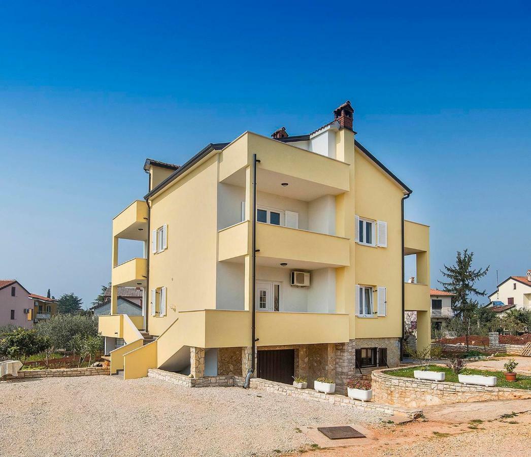 Apartments Goltes Lovrečica Екстериор снимка